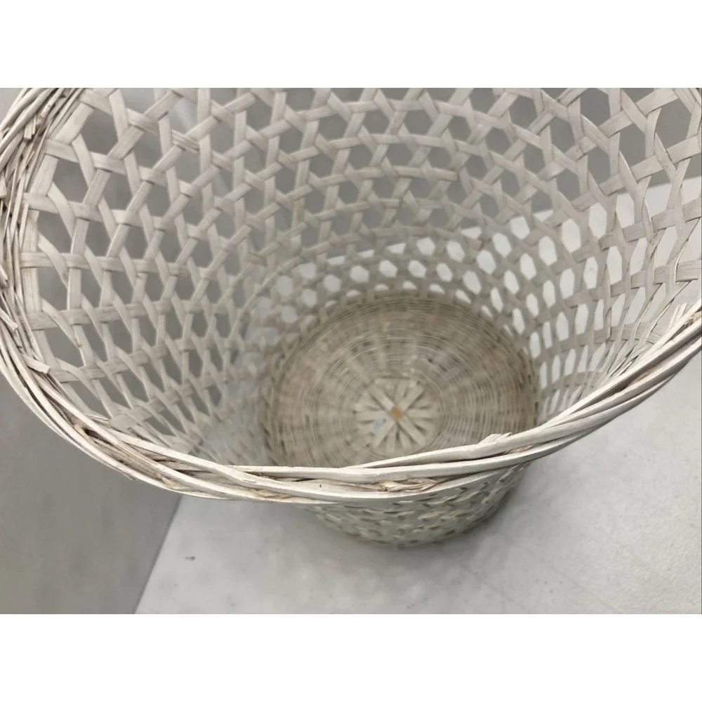 Vtg White Wicker Rattan Wastebasket Trash Can Bathroom Bedroom Cottage Boho